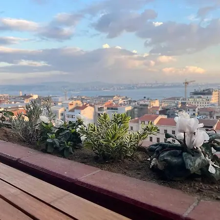 Magnificent View, In The Center דירה