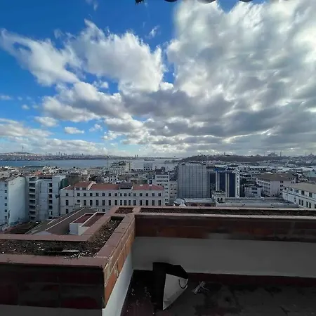 Magnificent View, In The Center דירה *